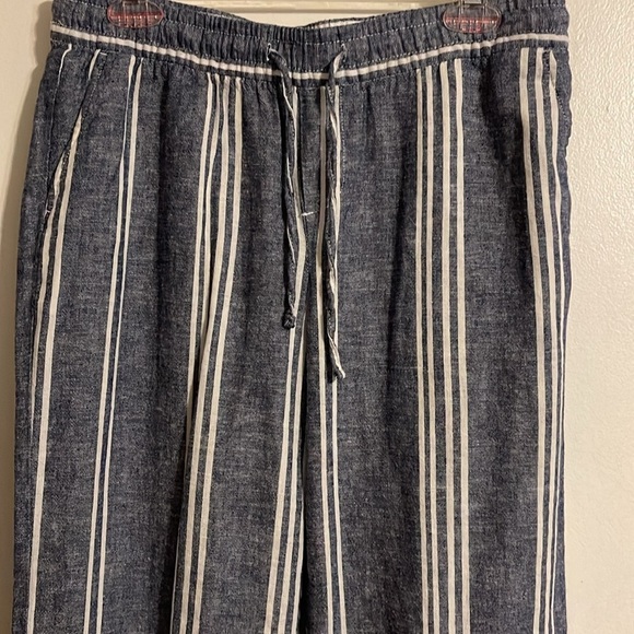🌹Old Navy Striped Blue Pants - Picture 2 of 7